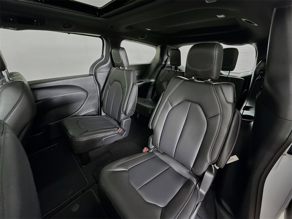New 2026 Chrysler Pacifica Select image 23