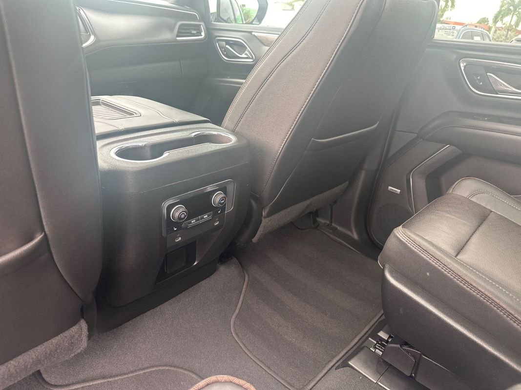 Used 2023 Chevrolet Suburban High Country w/ Premium Package 2 image 29