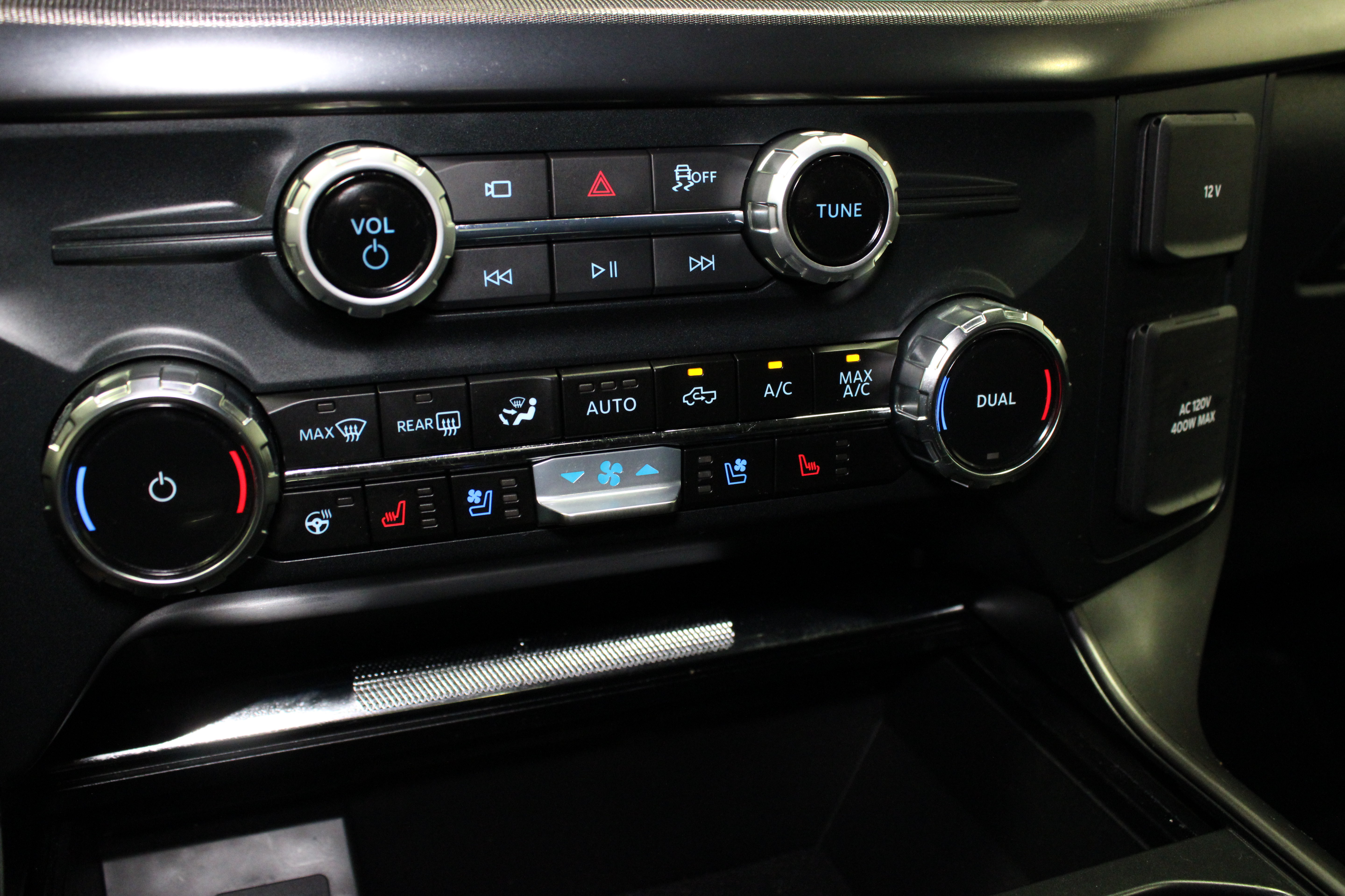 Used 2025 Ford F150 Lariat AWD/4WD image 37