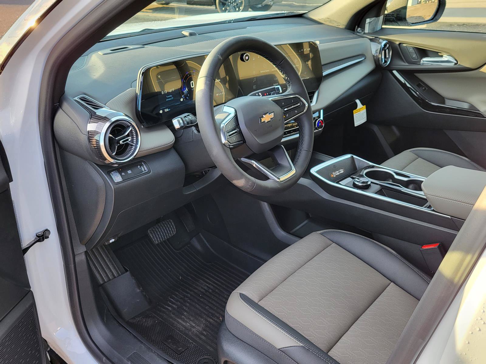 New 2026 Chevrolet Equinox LT w/ Convenience Package II FWD image 14