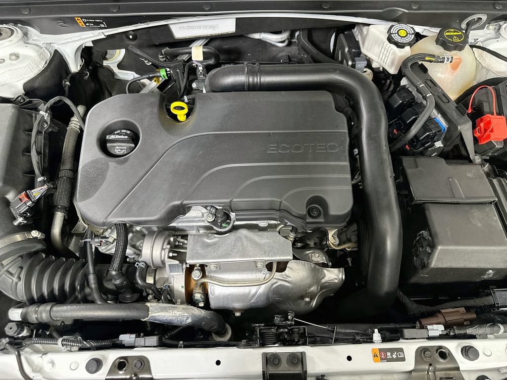Used 2025 Chevrolet Malibu LT FWD image 9