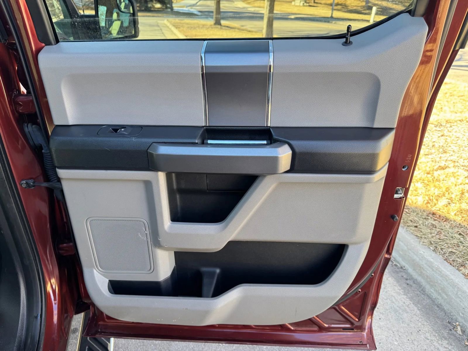 Used 2016 Ford F150 XLT w/ Equipment Group 302A Luxury AWD/4WD image 14