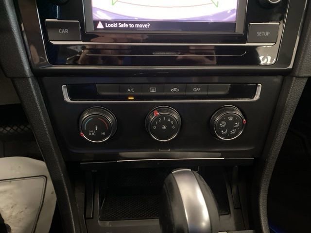 Used 2019 Volkswagen Golf S image 19