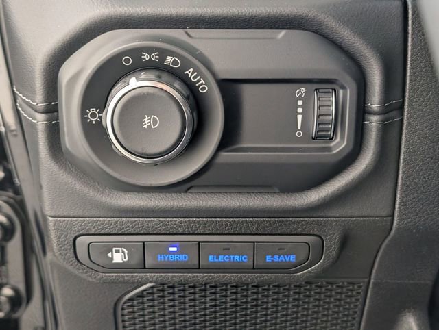 Used 2025 Jeep Wrangler Unlimited Sahara image 13