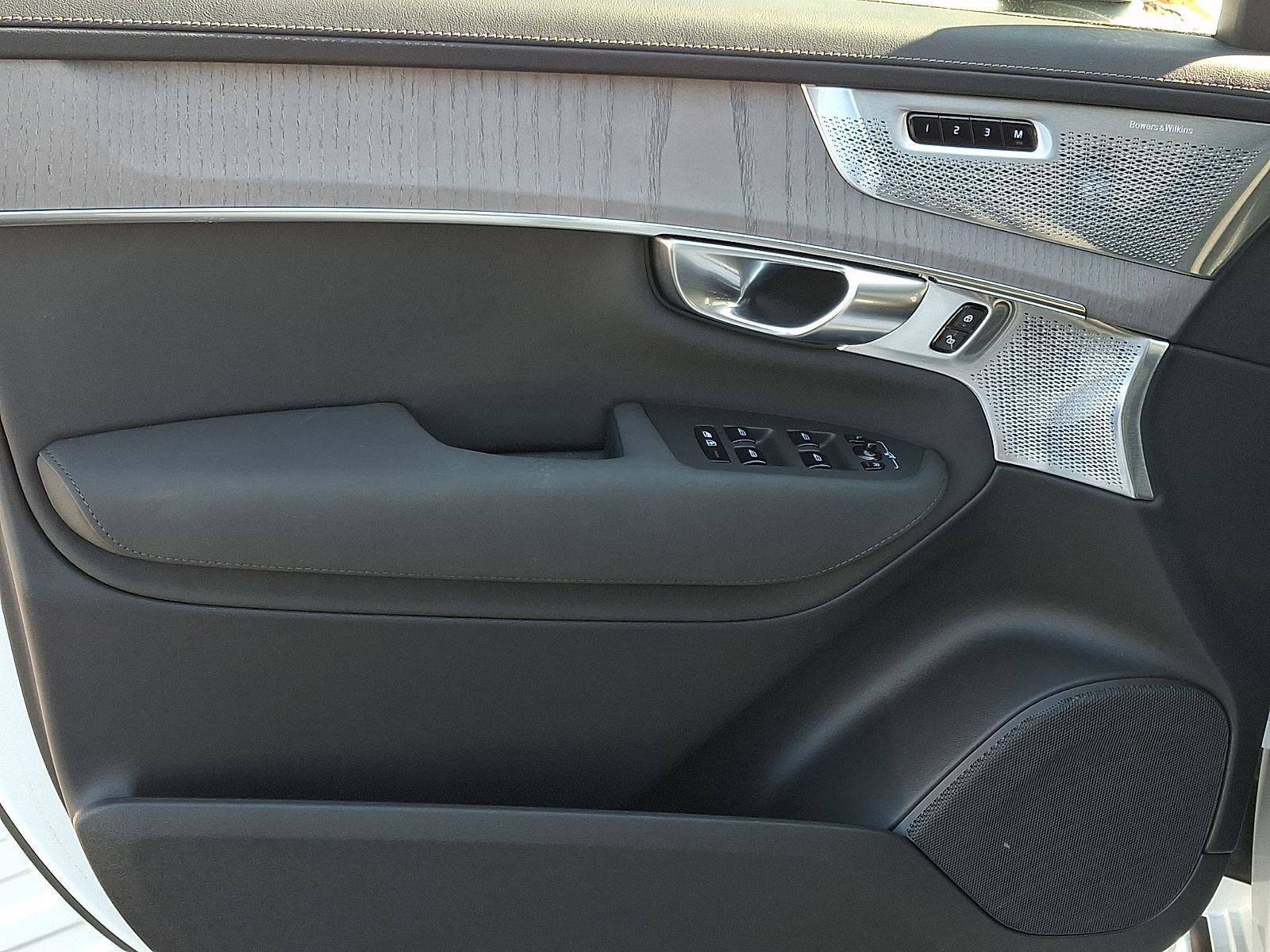 Certified 2025 Volvo XC90 T8 Ultra image 14