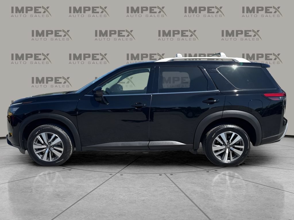 Used 2023 Nissan Pathfinder SL AWD/4WD image 2