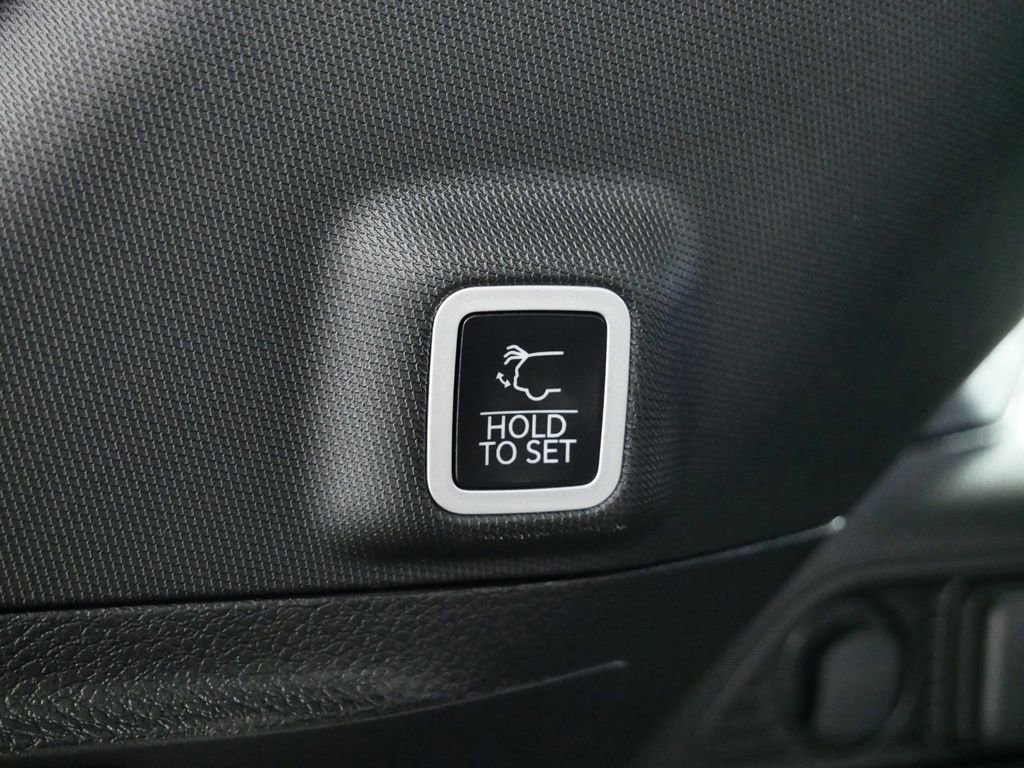 Used 2024 Jeep Grand Cherokee Altitude image 30