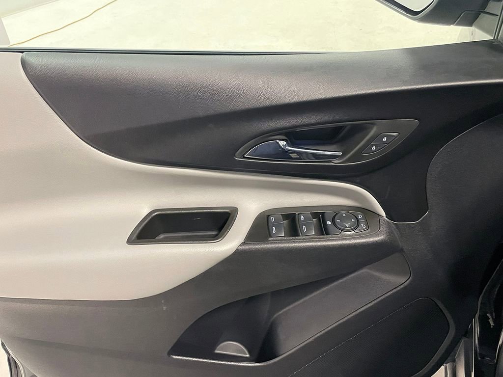 Used 2023 Chevrolet Equinox LS image 18