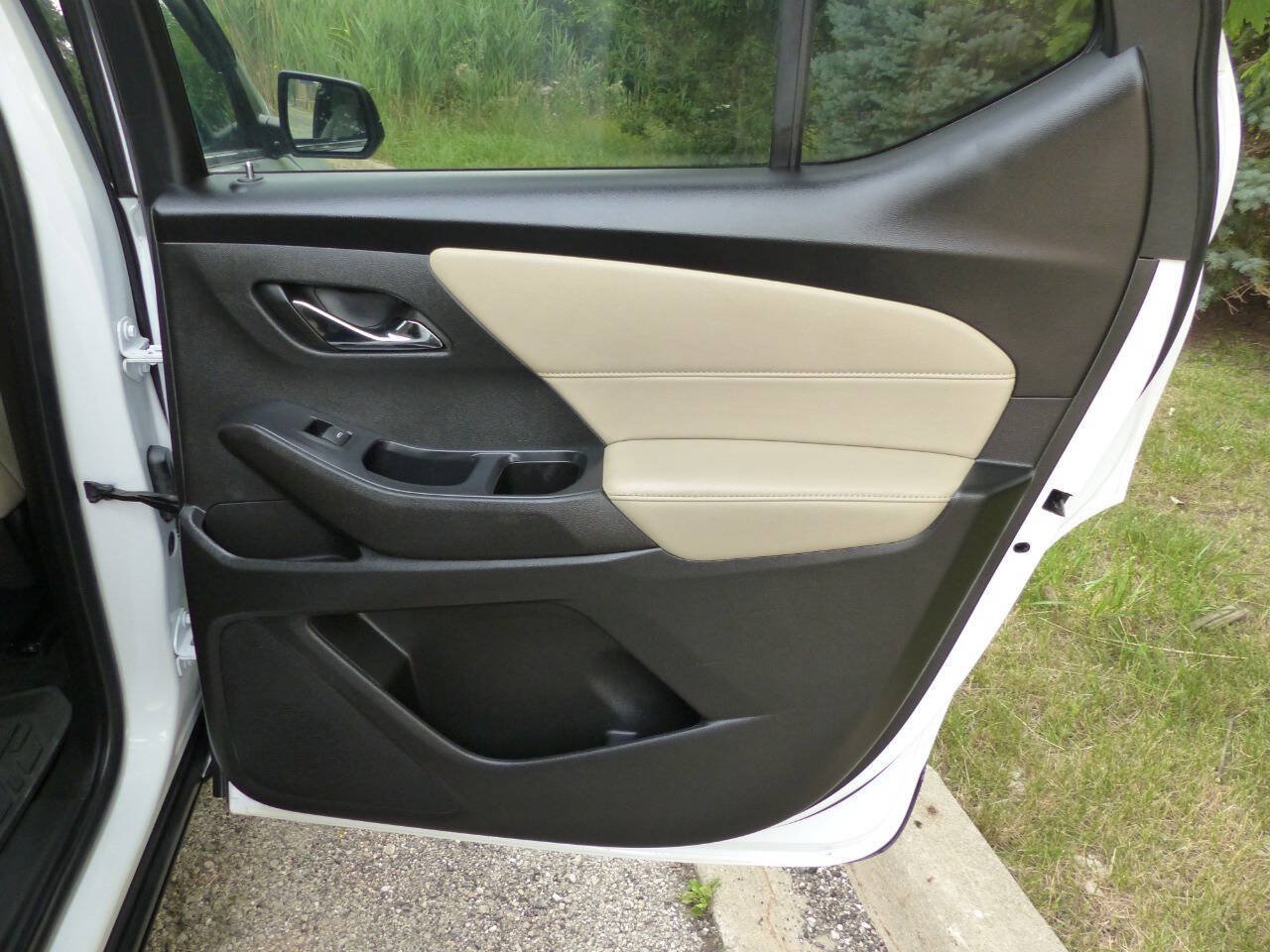 Used 2022 Chevrolet Traverse LS AWD/4WD image 40