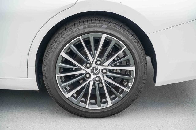Used 2025 Lexus ES 300h w/ Premium Package FWD image 9
