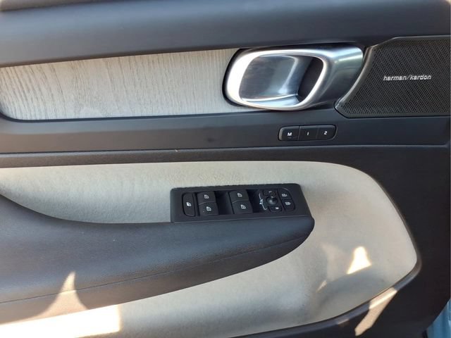 Used 2023 Volvo XC40 B4 Ultimate FWD image 10