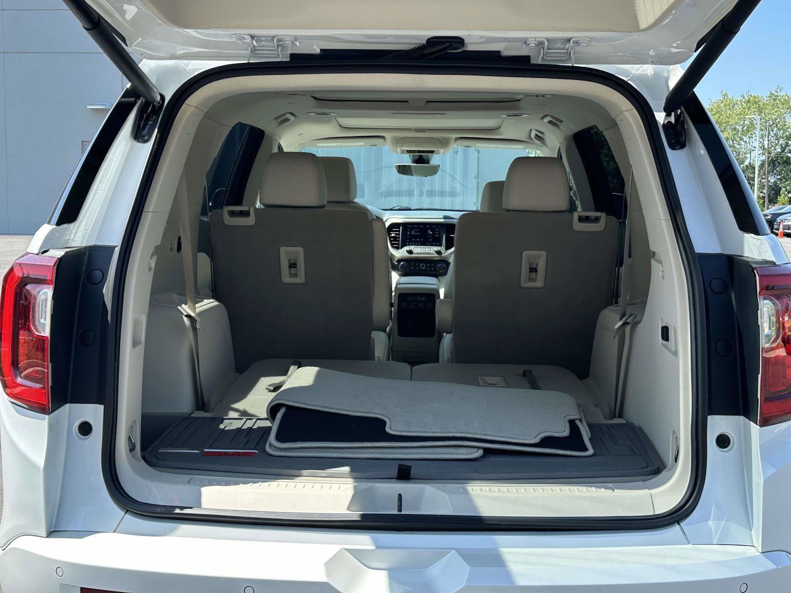 Used 2021 GMC Acadia Denali w/ Denali Technology Package FWD image 8