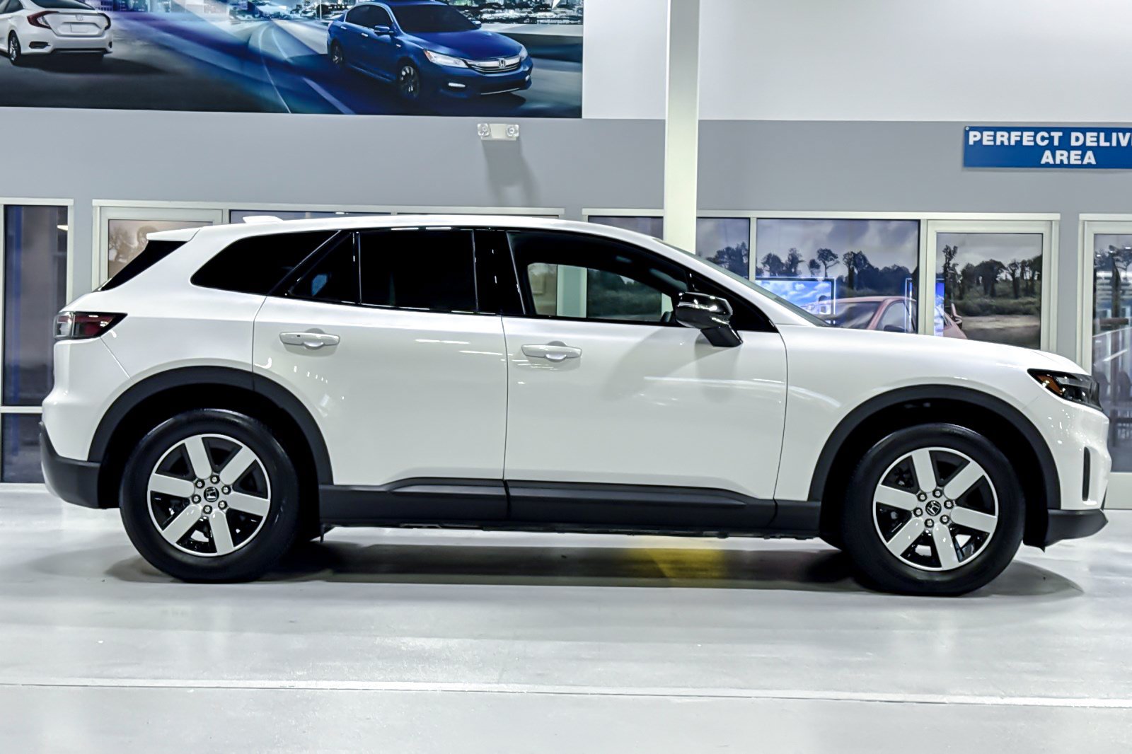 Used 2024 Honda Prologue EX image 8