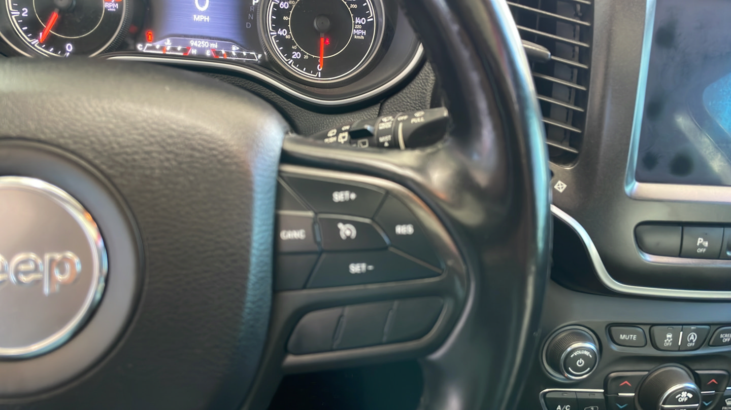 Used 2019 Jeep Cherokee Trailhawk w/ Comfort/Convenience Group AWD/4WD image 20