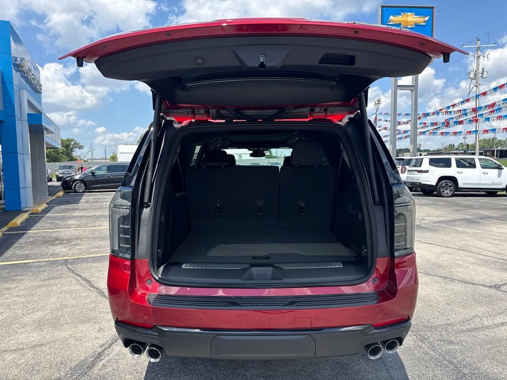 New 2026 Chevrolet Suburban RST w/ RST Capability Package AWD/4WD image 6