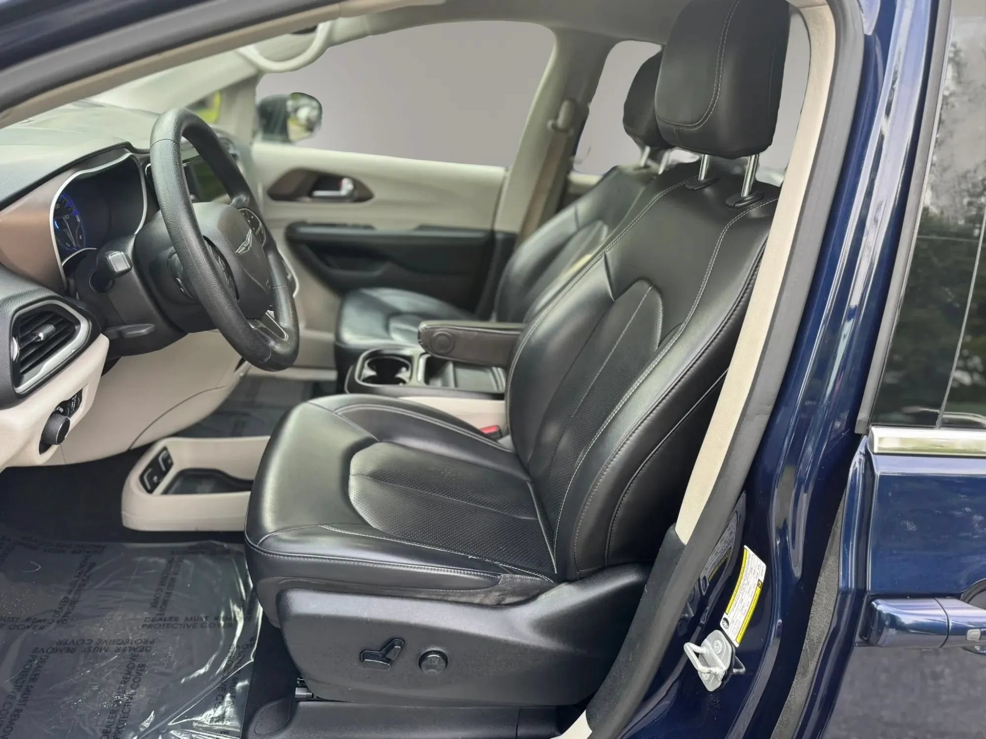 Used 2020 Chrysler Voyager Lxi FWD image 12