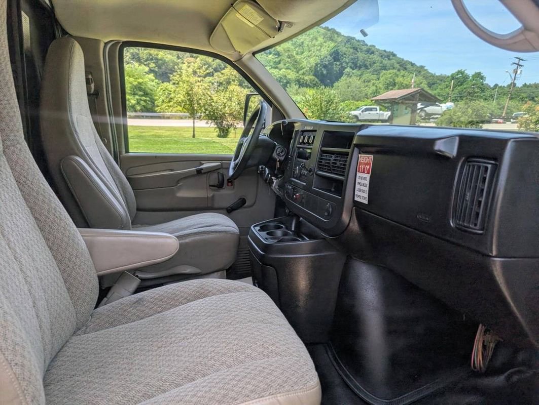 Used 2008 Chevrolet Express 3500 image 26