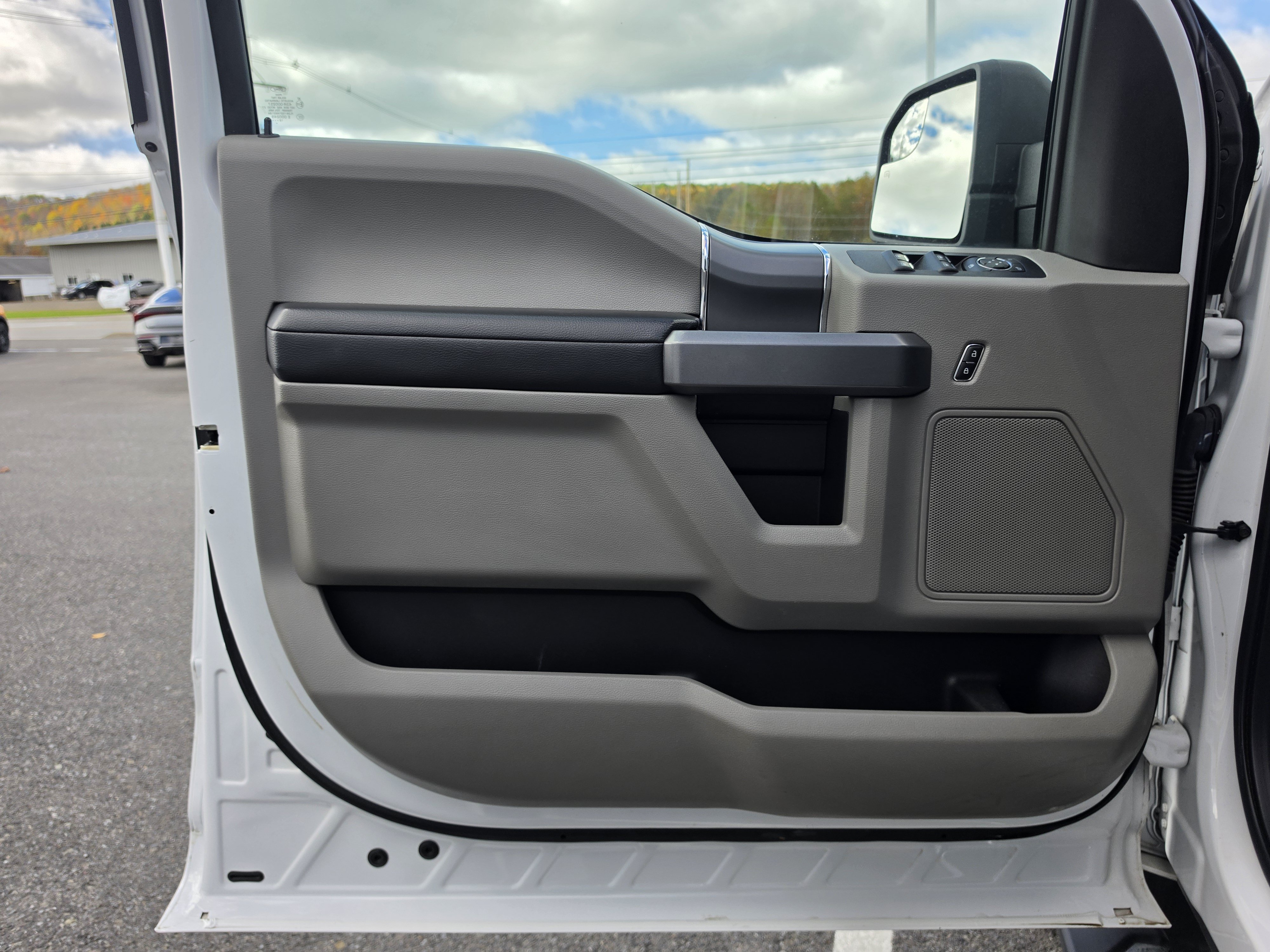 Used 2018 Ford F150 XLT w/ Equipment Group 302A Luxury AWD/4WD image 18