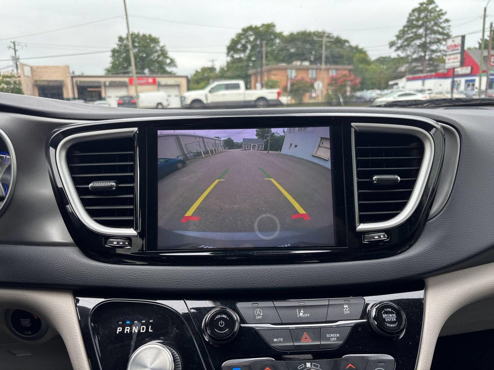 Used 2022 Chrysler Pacifica Touring-L FWD image 25