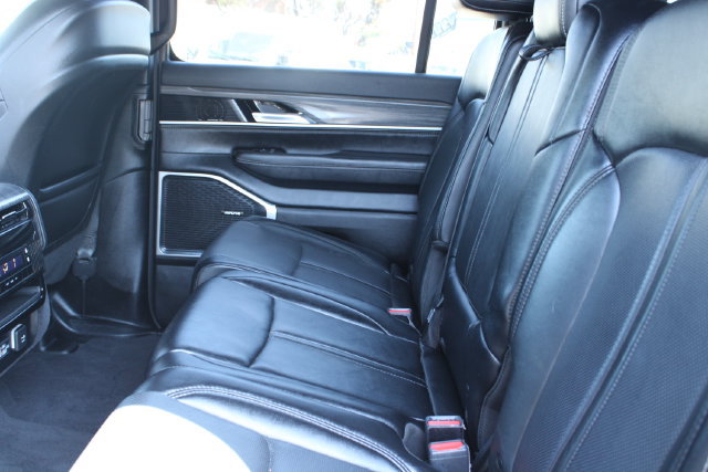 Used 2024 Jeep Wagoneer L Series II AWD/4WD image 41