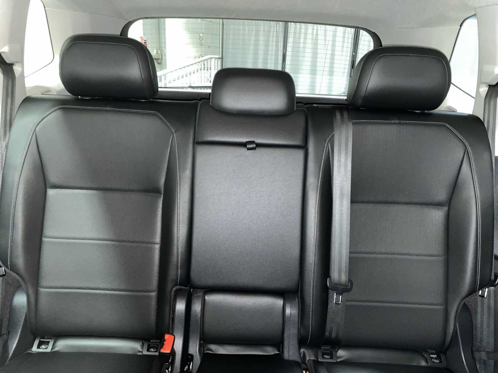 Used 2018 Volkswagen Tiguan SE AWD/4WD image 22