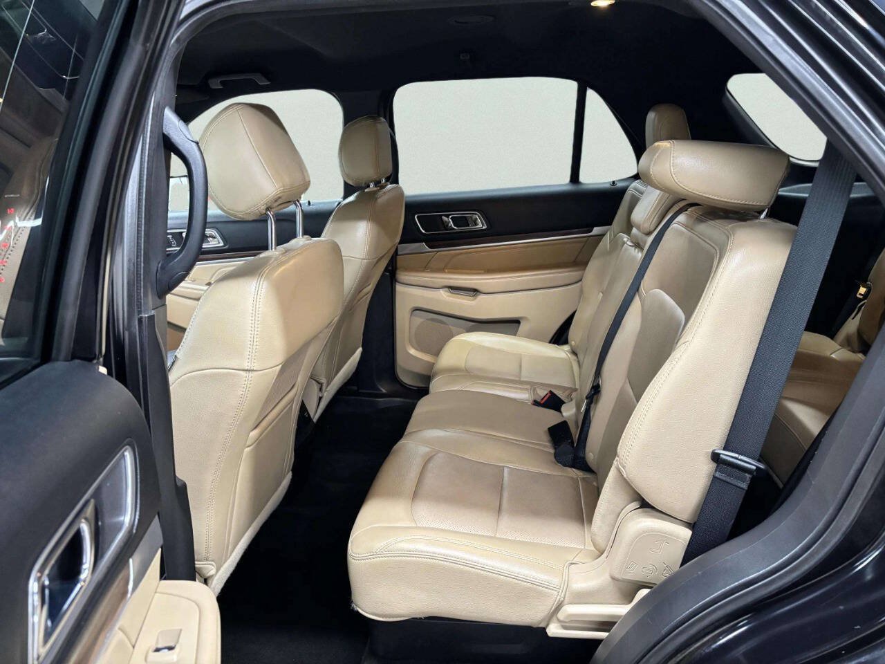 Used 2016 Ford Explorer Limited FWD image 19