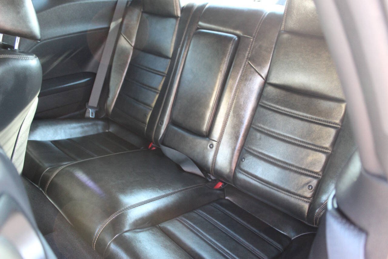 Used 2014 Dodge Challenger SXT RWD image 13