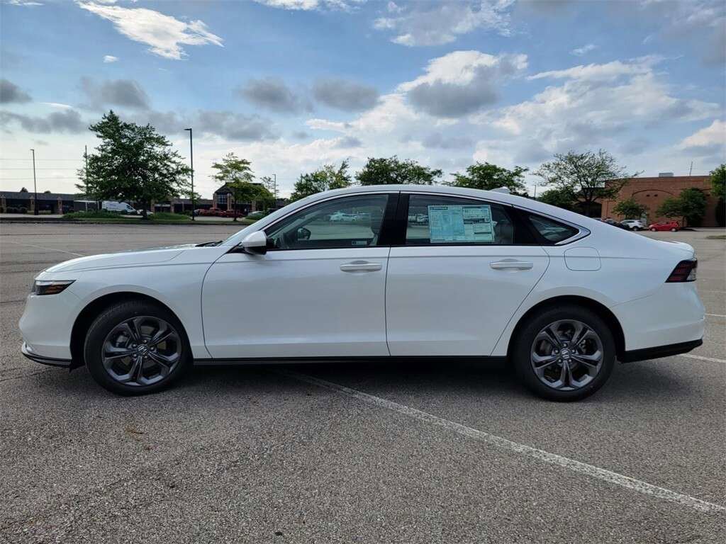 Used 2023 Honda Accord EX image 13