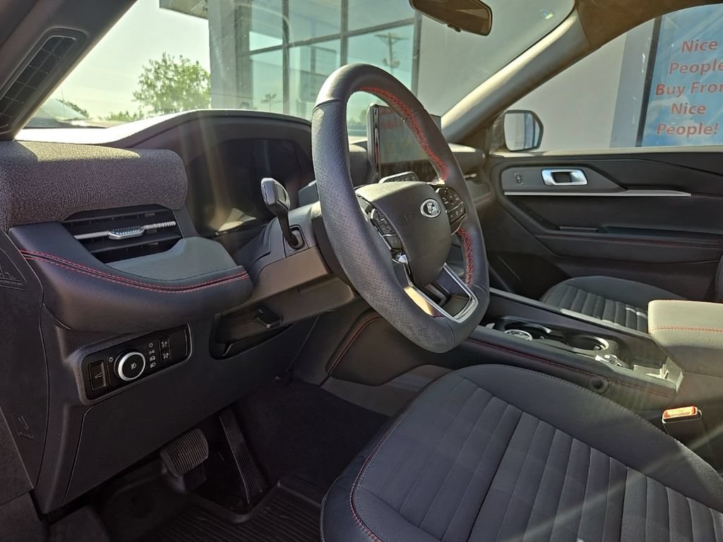 Used 2025 Ford Explorer ST-Line AWD/4WD image 39