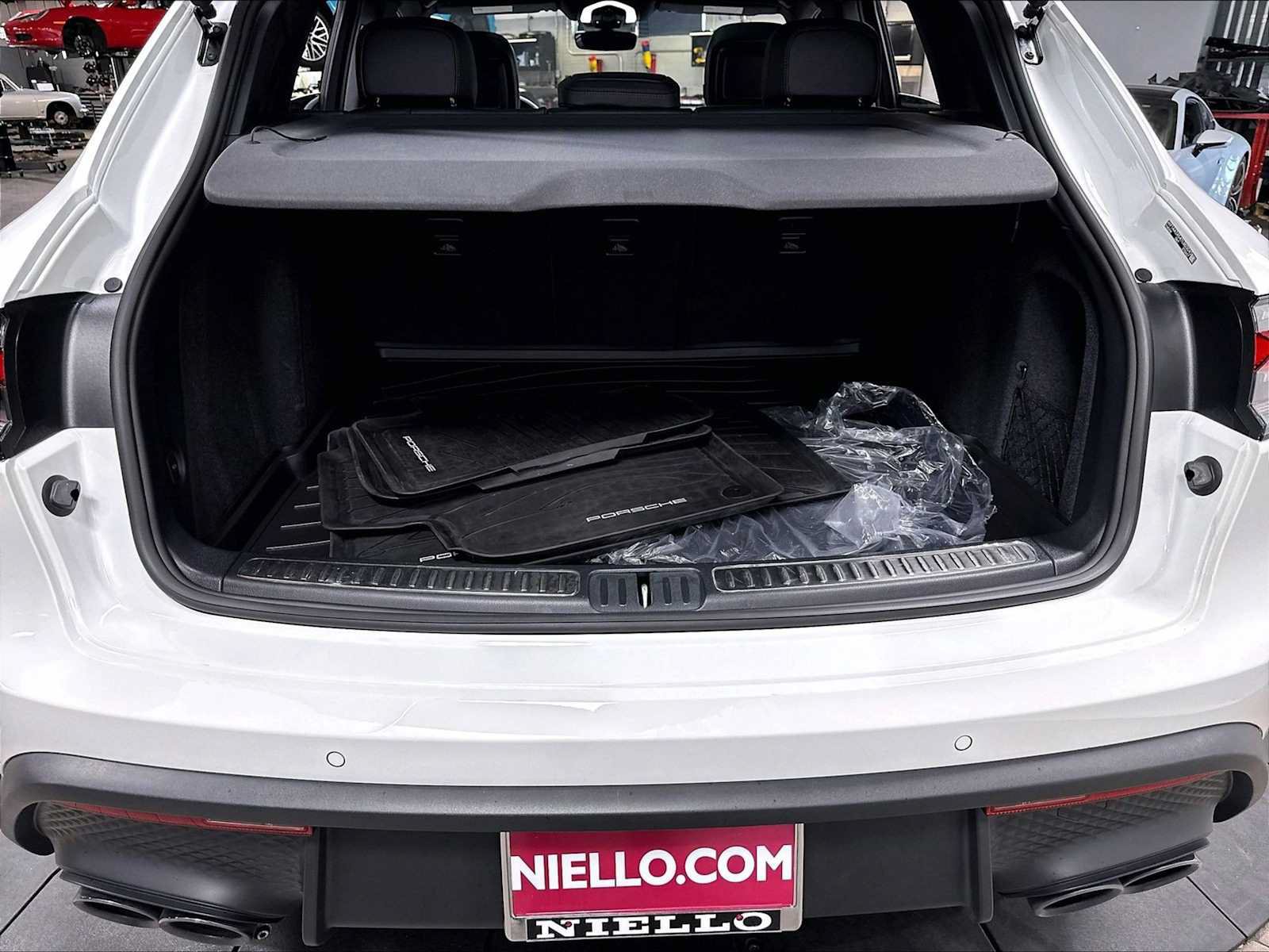 Used 2026 Porsche Macan AWD/4WD image 37