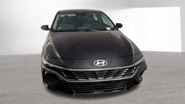 New 2026 Hyundai Elantra Limited FWD image 3