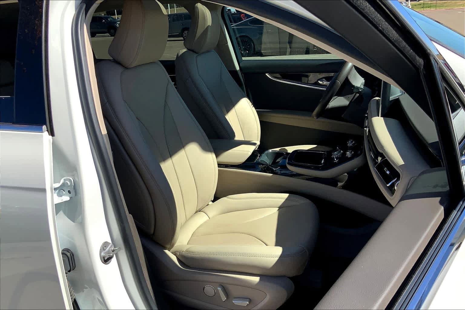 Used 2022 Lincoln Nautilus Reserve FWD image 9