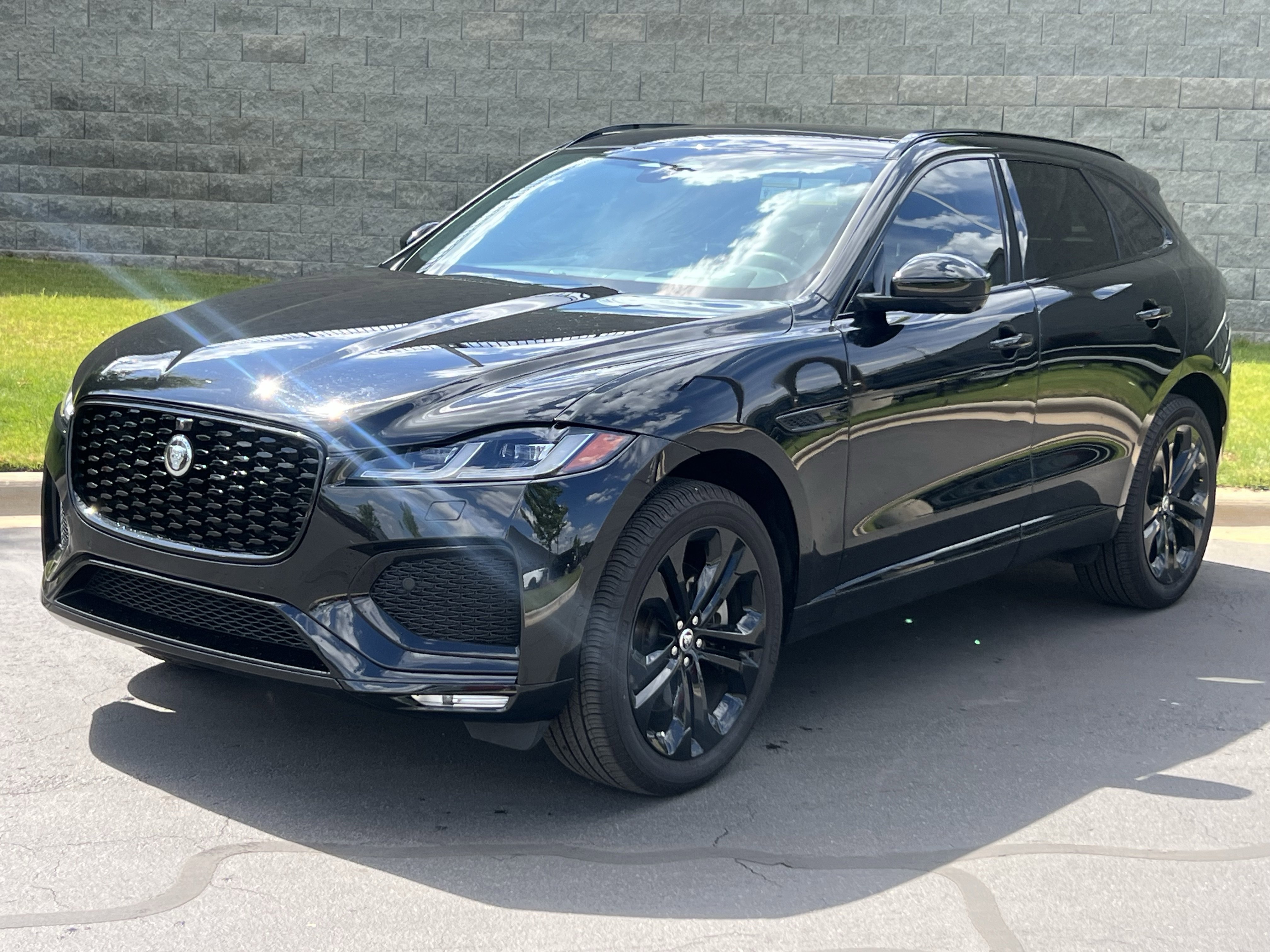 Used 2026 Jaguar F-PACE R-Dynamic S AWD/4WD image 2
