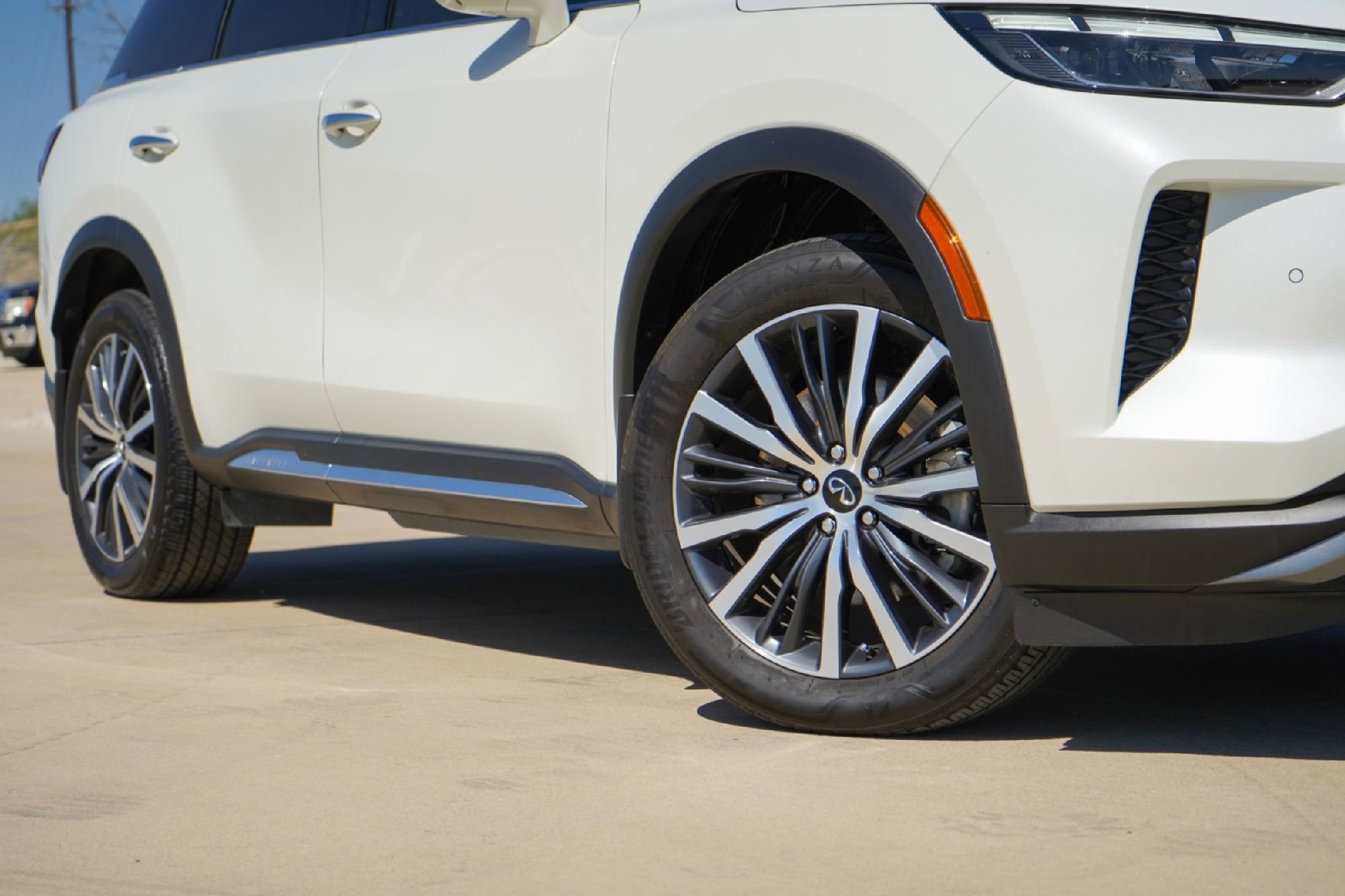 Certified 2023 INFINITI QX60 Autograph w/ Cargo Package image 2