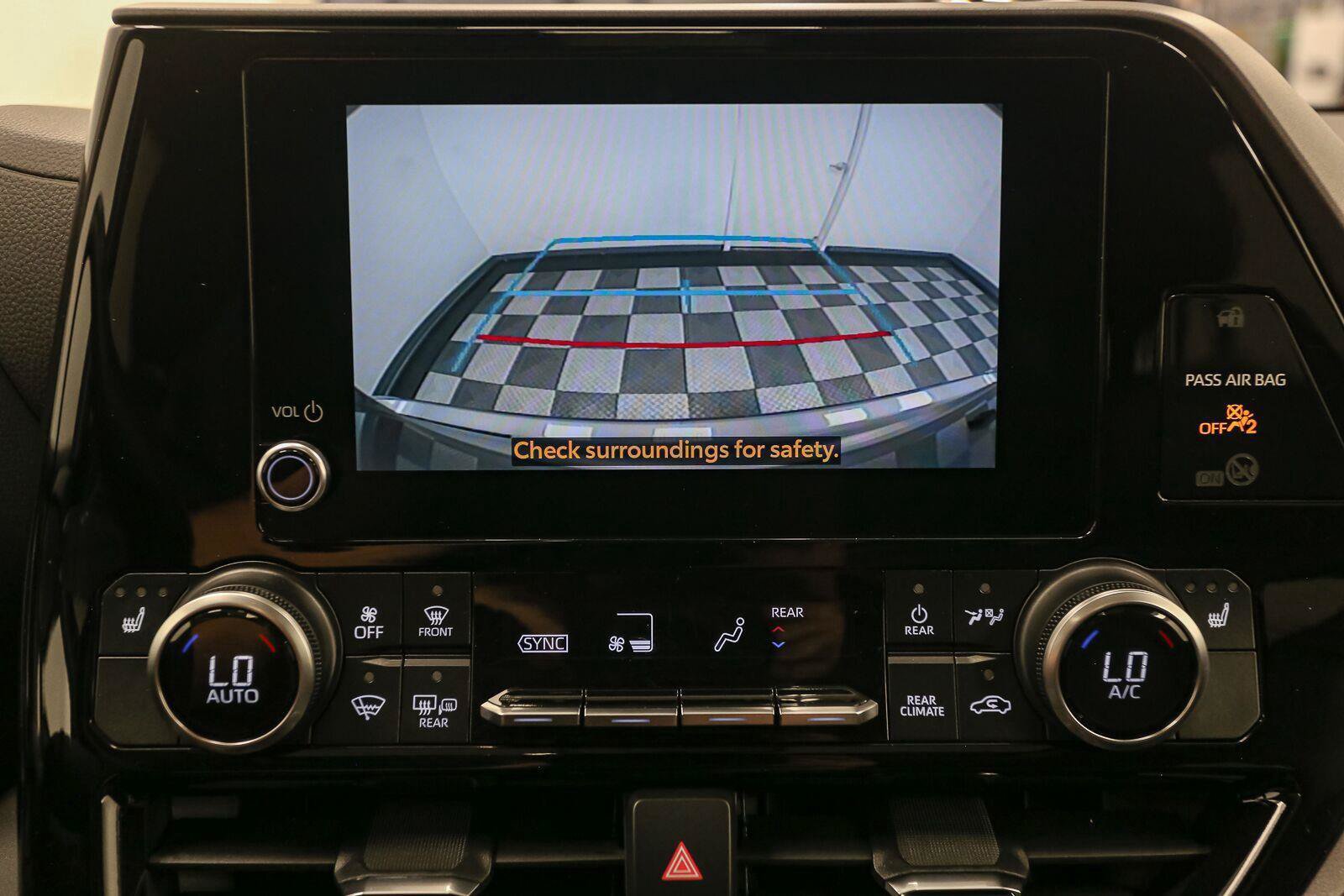 Used 2023 Toyota Highlander XLE AWD/4WD image 33