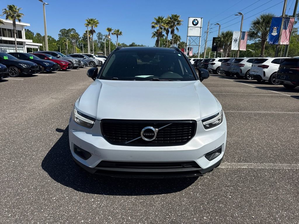 Used 2020 Volvo XC40 T5 R-Design image 2