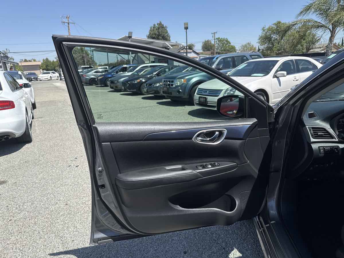 Used 2017 Nissan Sentra SR Turbo FWD image 6