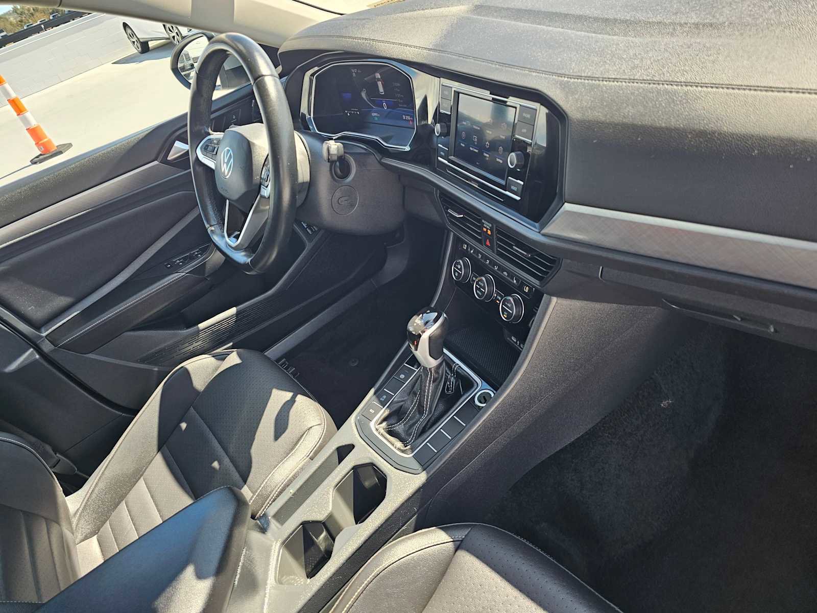 Used 2024 Volkswagen Jetta SE FWD image 11