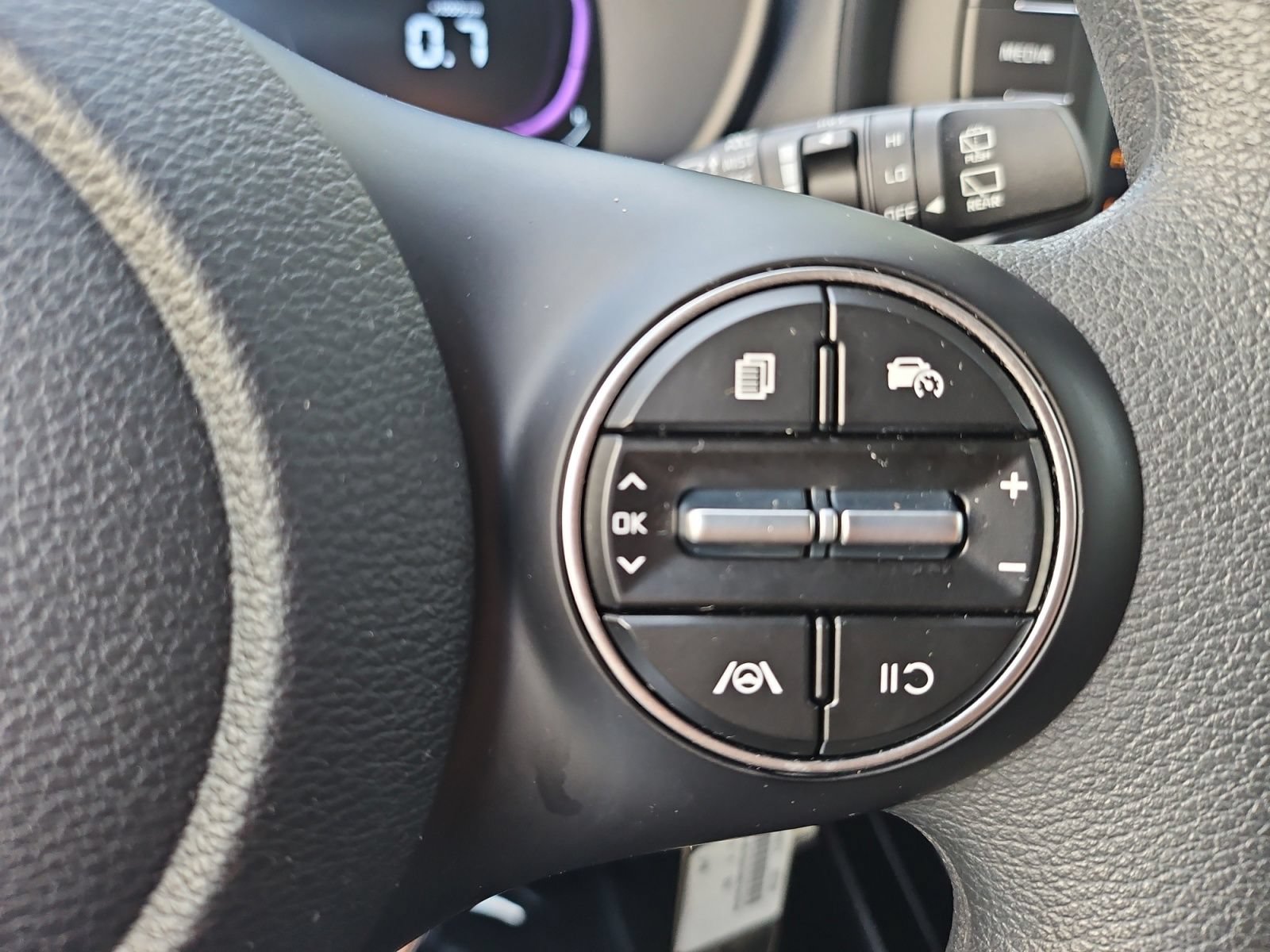 Used 2025 Kia Soul LX w/ LX Technology Package FWD image 29