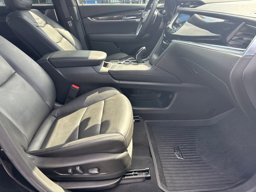 Used 2022 Cadillac XT6 Sport w/ Technology Package image 14