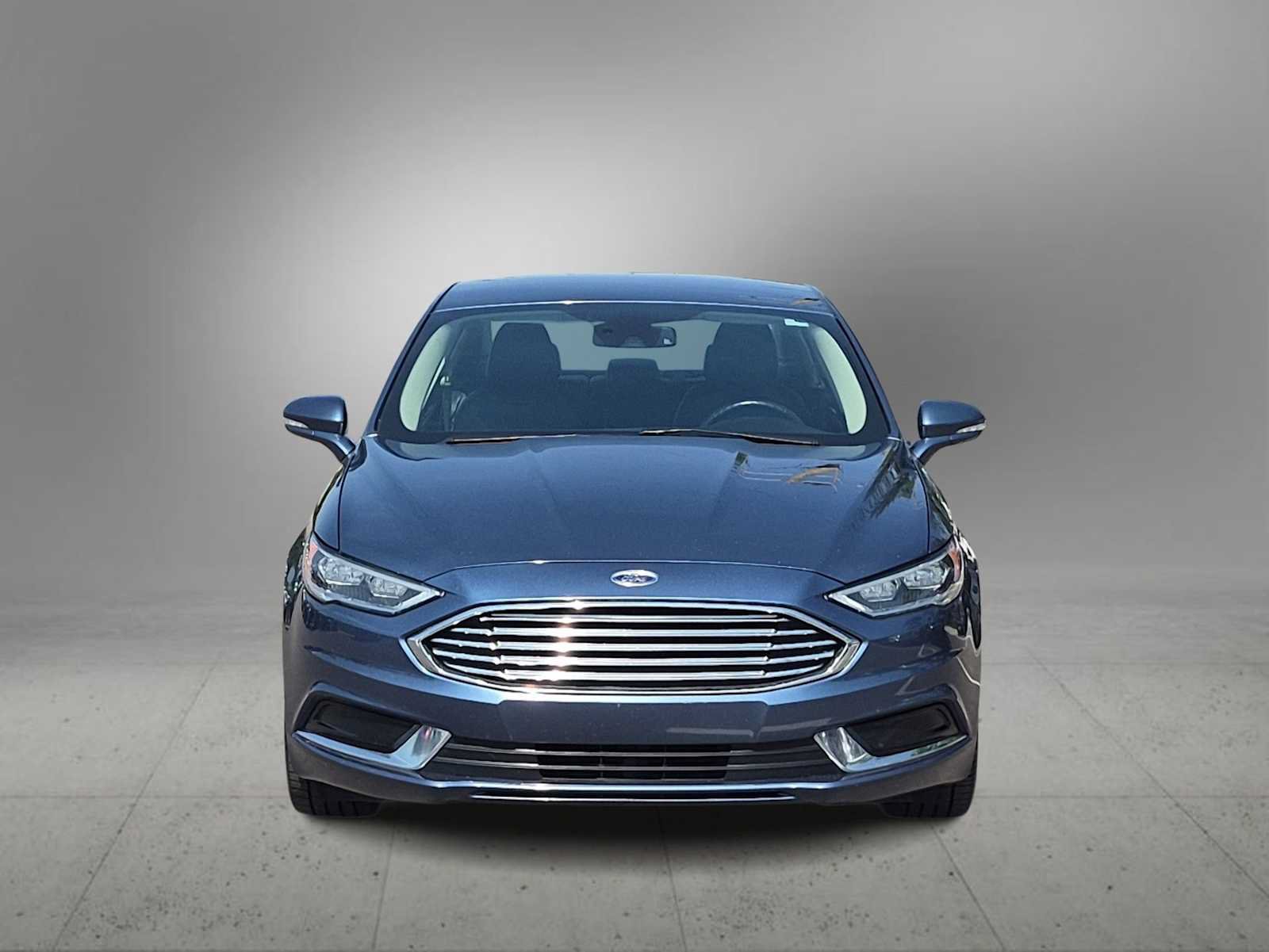 Used 2018 Ford Fusion SE w/ Fusion SE Technology Package FWD image 3