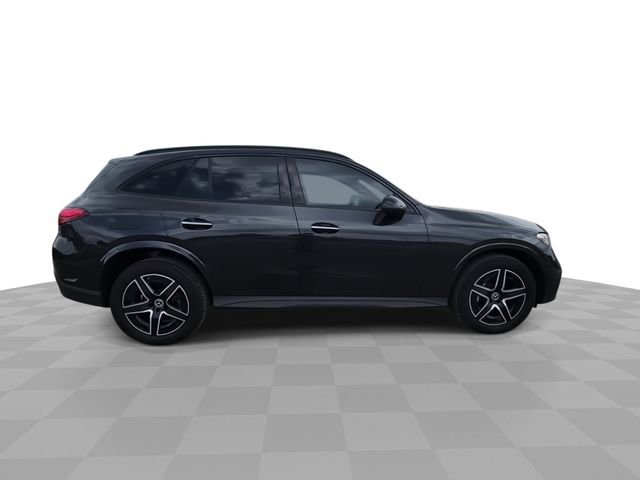 Used 2024 Mercedes-Benz GLC 300 4MATIC image 9