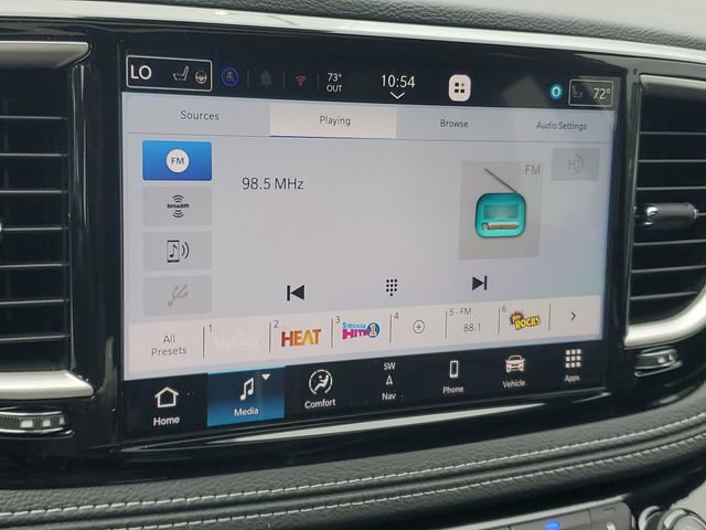 New 2027 Chrysler Pacifica Limited w/ Family Tech Group AWD/4WD image 25