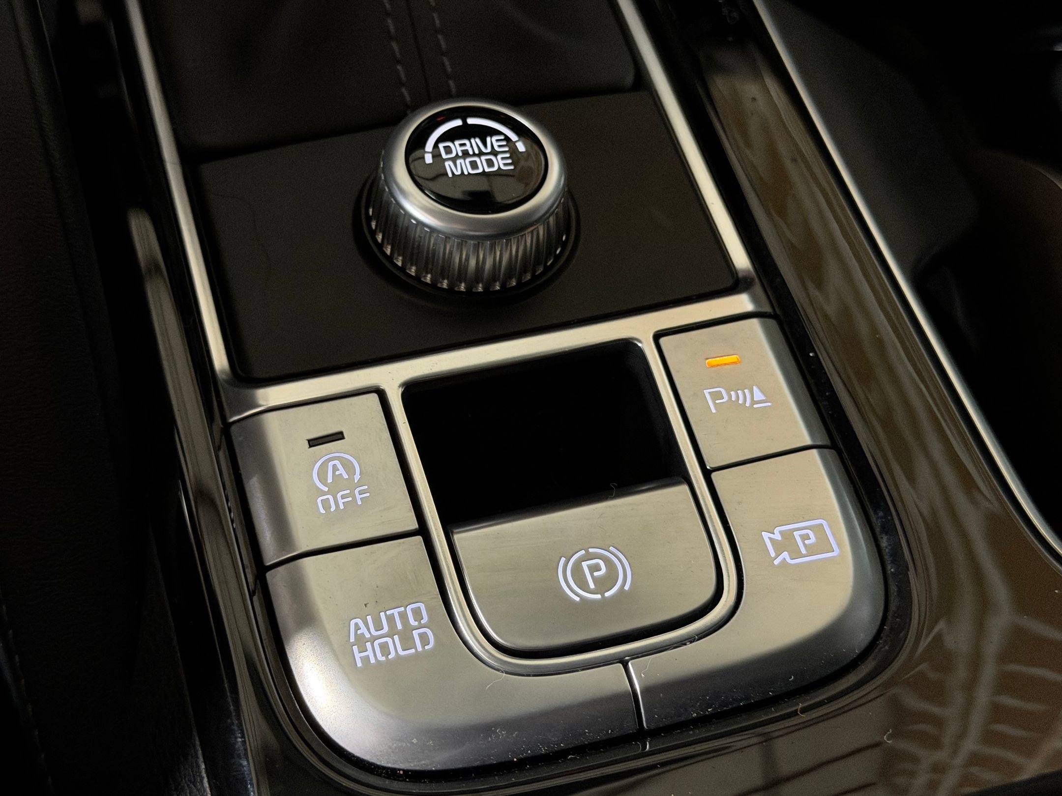Used 2024 Kia Telluride SX w/ Towing Package FWD image 20