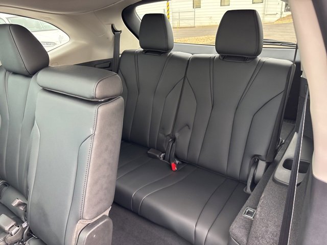 Used 2025 Acura MDX SH-AWD image 28