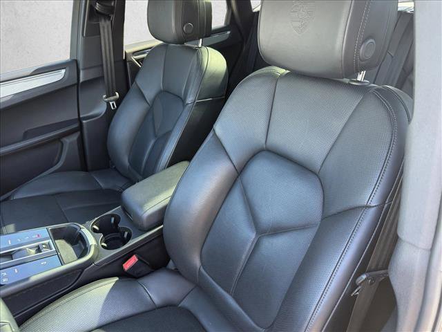 Used 2024 Porsche Macan AWD/4WD image 11