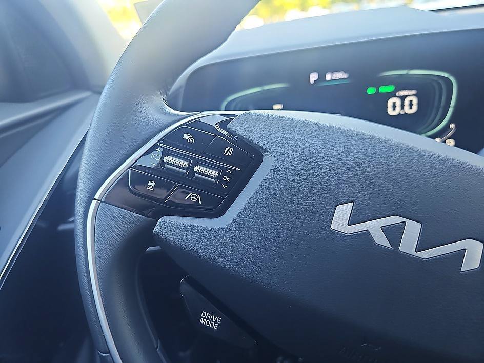 Used 2023 Kia Niro EX FWD image 21