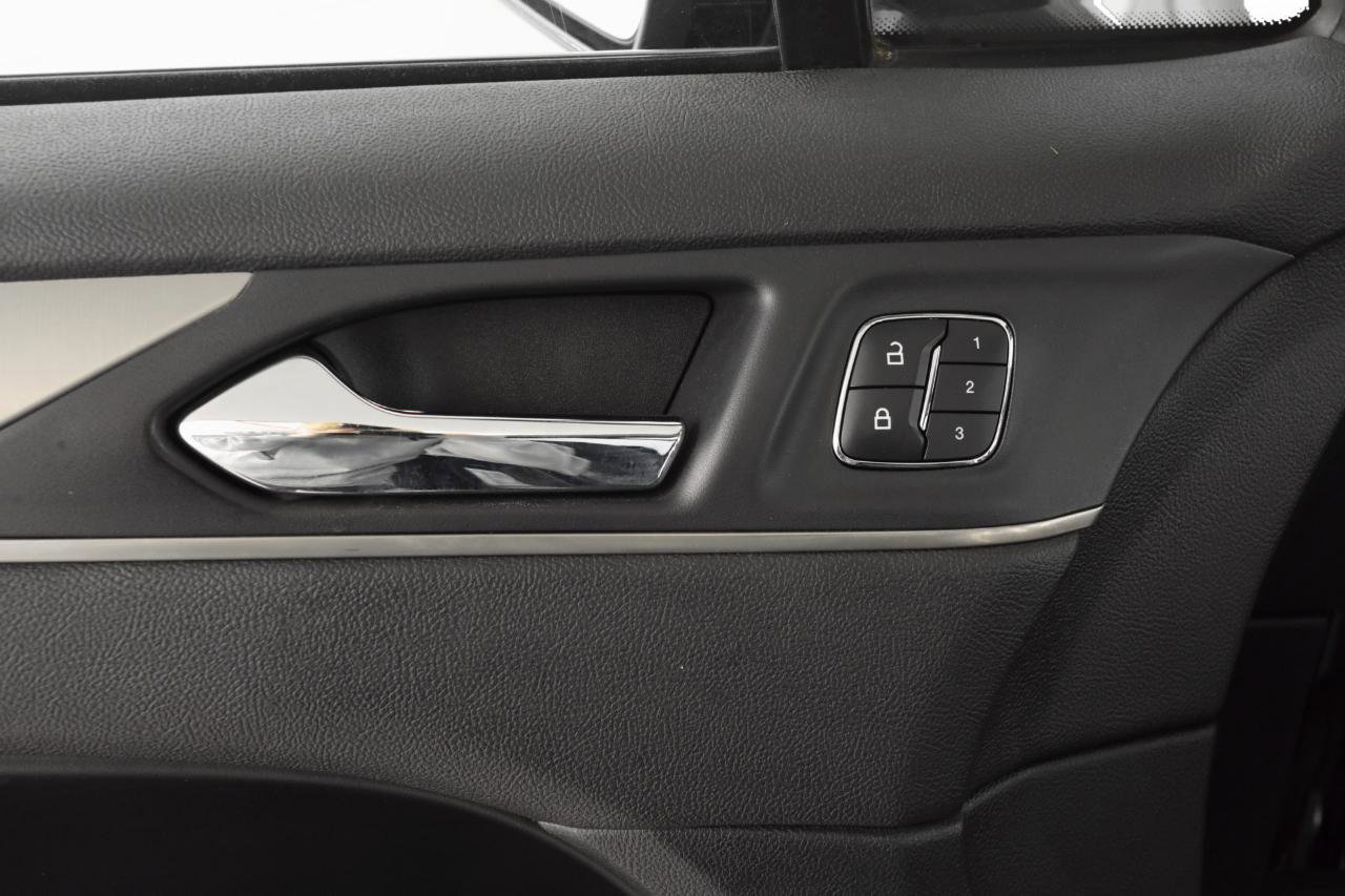 Used 2015 Lincoln MKC AWD w/ Equipment Group 102A Reserve image 30