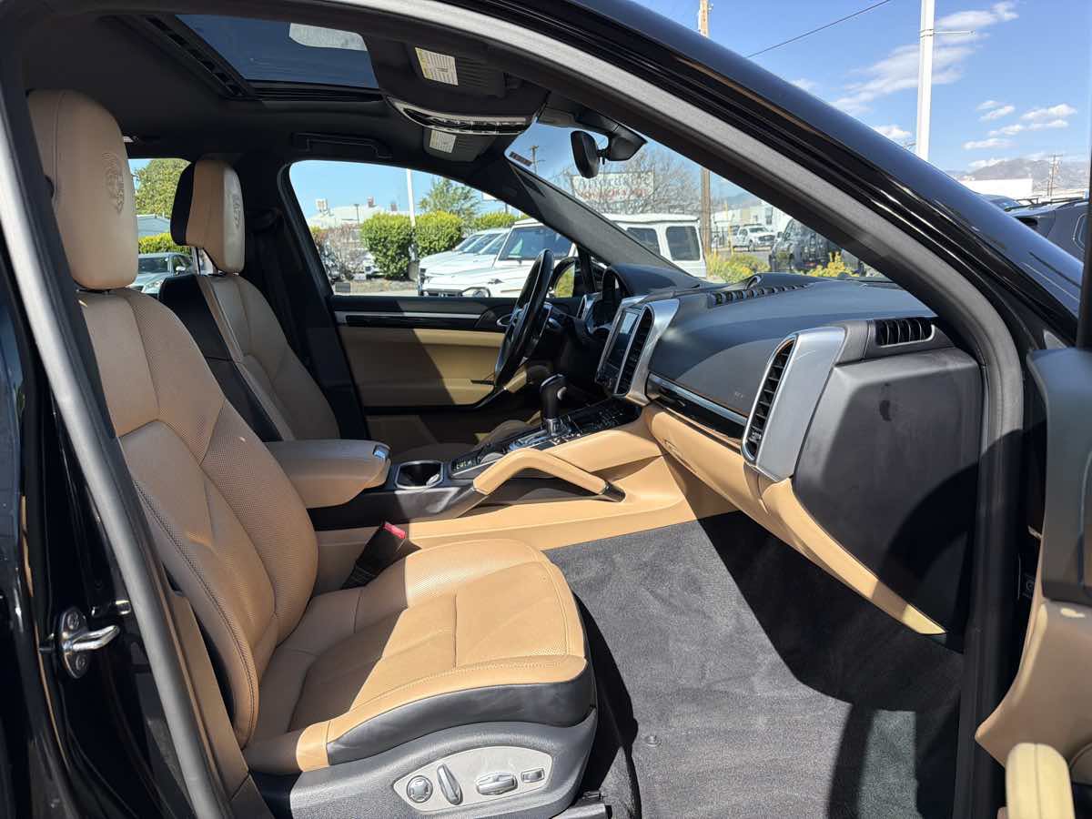 Used 2018 Porsche Cayenne Platinum Edition AWD/4WD image 17