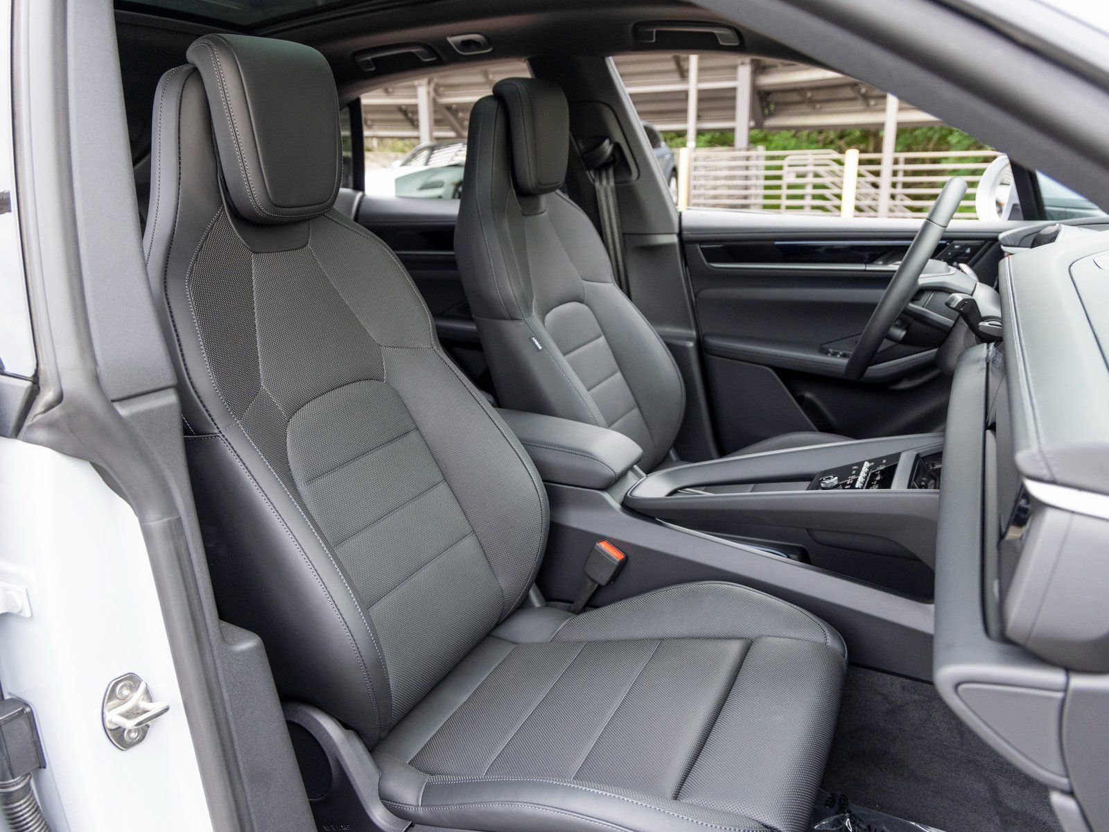 New 2025 Porsche Macan Electric image 57